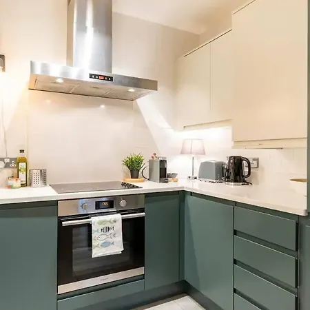 Cosy And Modern In The Heart Of